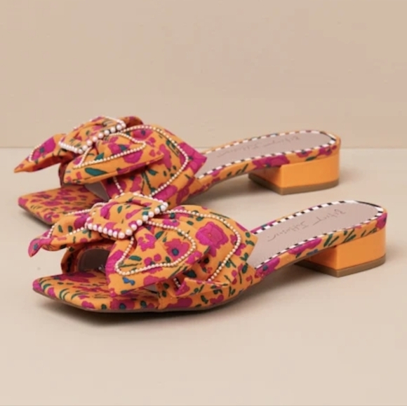 Betsey Johnson Garnet Floral Pearl Bow Slide Sandals 7 Like New! - Picture 3 of 6